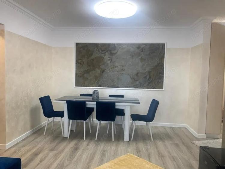 Apartament cu 3 camere decomandat, mobilat în Calea București