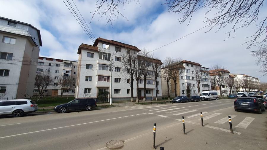 Apartament cu 4 camere semidecomandat în Central