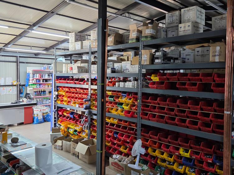 Spațiu comercial, de 598 mp, în Lespezi