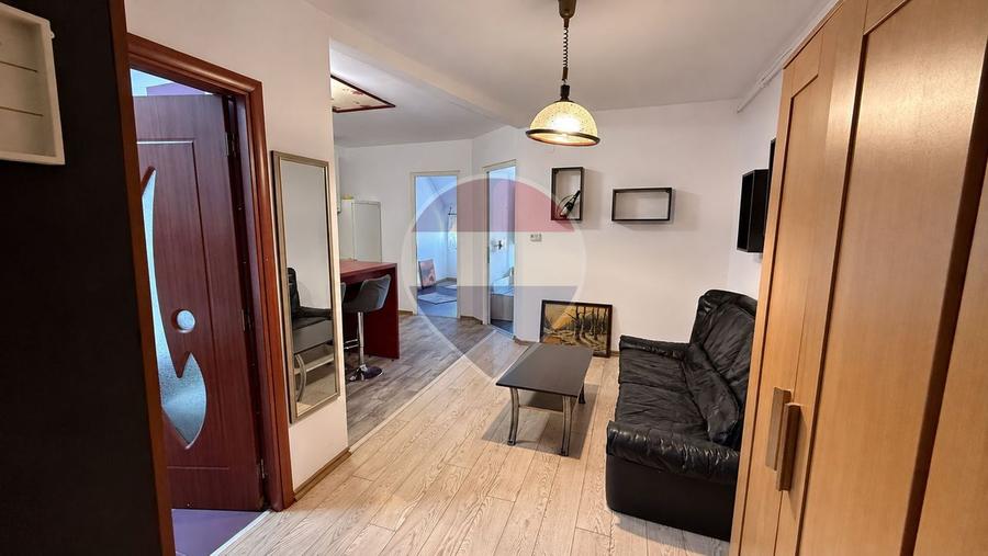 Apartament cu 3 camere semidecomandat în Iris