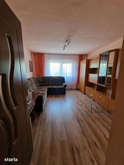 Apartament cu 3 camere decomandat în Dârste