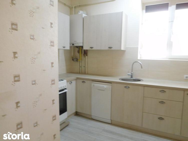 Casă cu 2 camere cu Canalizare în Central