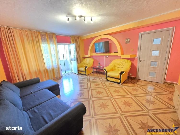 Apartament cu 3 camere decomandat în Noua