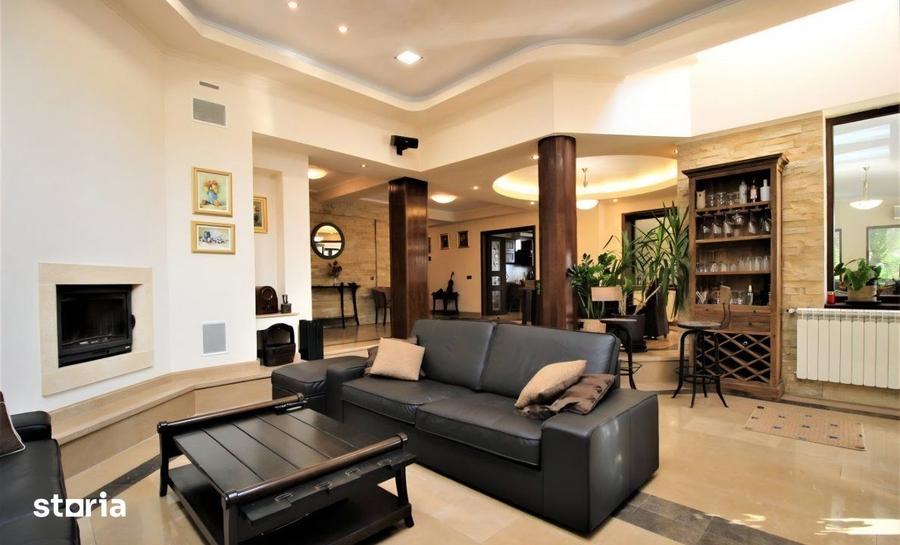 Casă cu 10 camere cu Teren 3000 Mp în Central