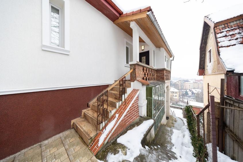 Apartament cu 2 camere decomandat, mobilat în Dealul Cetății
