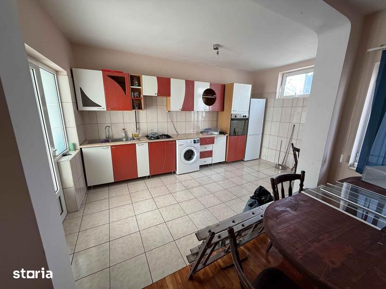 Casă cu 5 camere cu Teren 280 Mp în Central