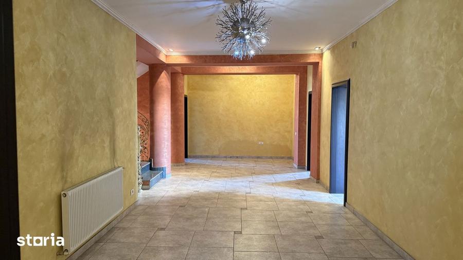 Casă cu 7 camere cu Piscina în Ferentari