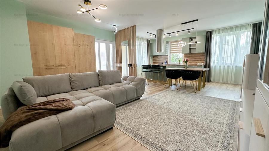 Apartament cu 4 camere decomandat în Central