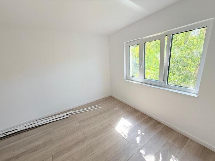 Apartament cu 3 camere decomandat în Micro 19