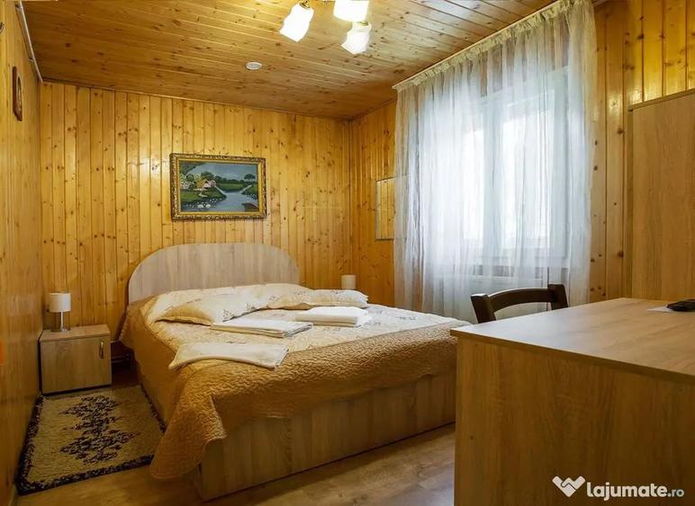 Casă cu 10 camere cu Teren 1900 Mp în Central