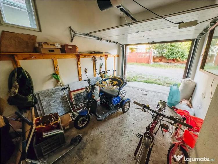 Casă cu 9 camere cu Teren 500 Mp în Praid