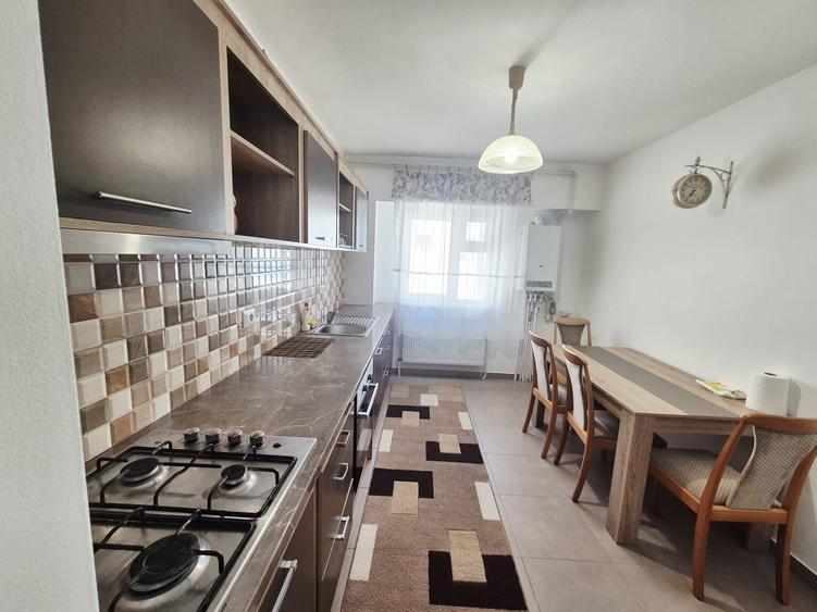 Apartament cu 3 camere decomandat în Ciritei