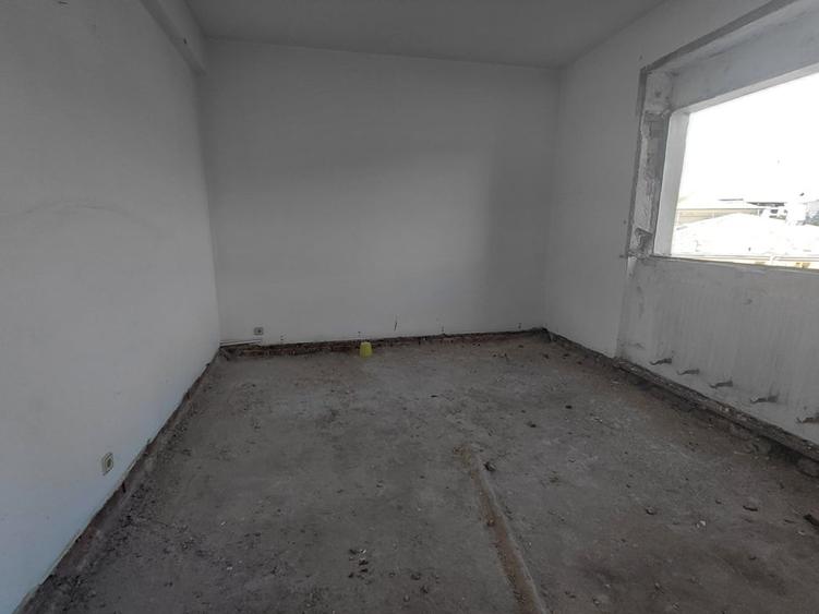 Apartament cu 3 camere semidecomandat în Grădina Icoanei