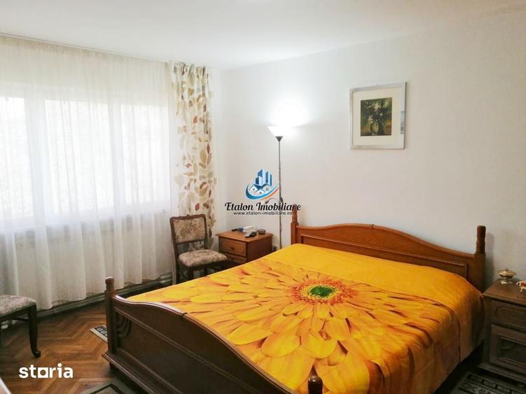 Apartament cu 3 camere decomandat în Est