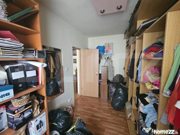 Apartament cu 3 camere decomandat în Calea Moldovei