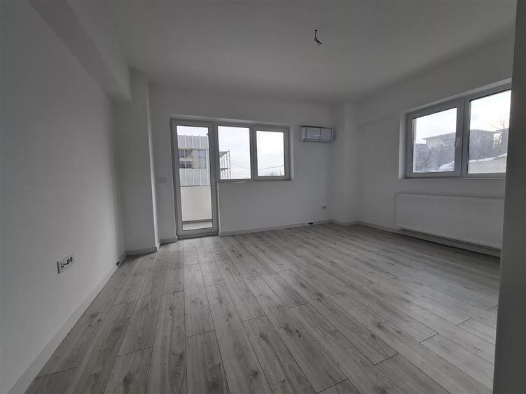 Apartament cu 3 camere decomandat în Galata