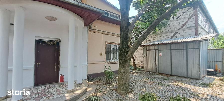 Casă cu 6 camere cu Teren 800 Mp în Rahova