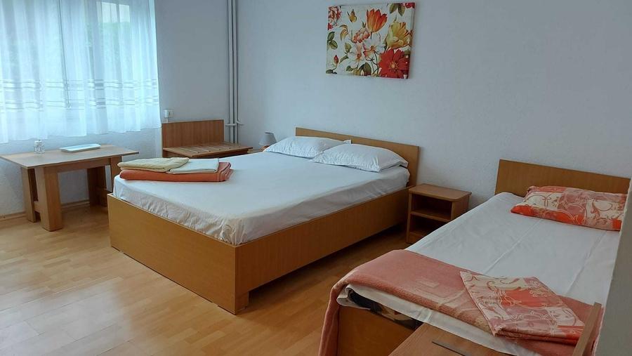 Casă cu 4 camere decomandat în Costinești