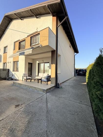 Casă cu 4 camere în Exterior Vest