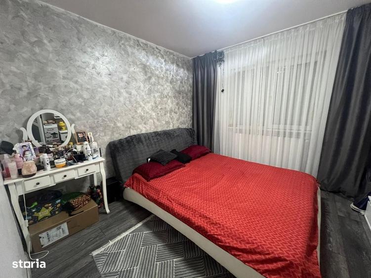 Apartament cu 3 camere semidecomandat în Micro 40