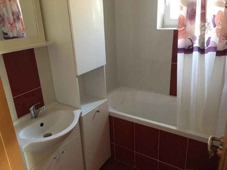 Apartament cu 3 camere decomandat în Dumbrăvița