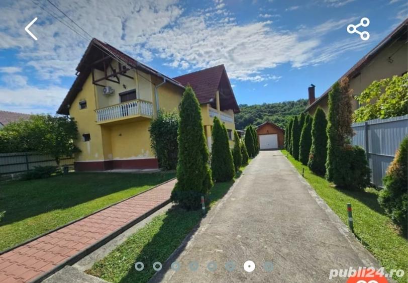 Casă cu 9 camere cu Teren 1600 Mp în Budești