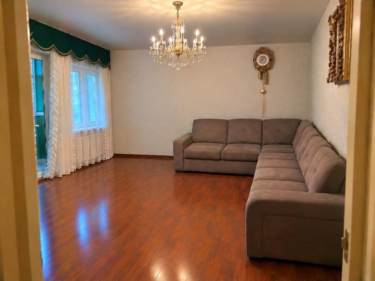 Apartament cu 3 camere decomandat în Tineretului