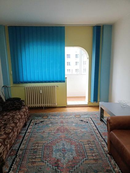 Apartament cu 3 camere semidecomandat în Pantelimon