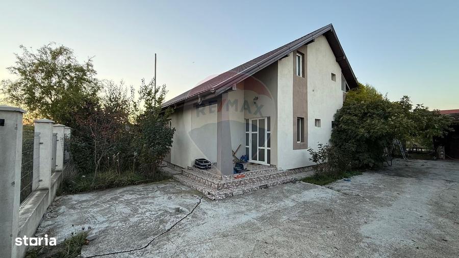 Casă cu 4 camere în Mândrești-Munteni