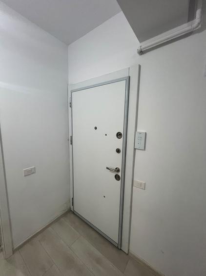 Apartament cu 3 camere semidecomandat în Baicului
