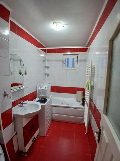 Apartament cu 2 camere semidecomandat în Cetate