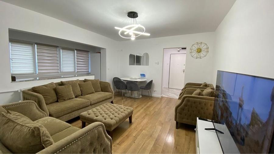 Apartament cu 3 camere semidecomandat în Colentina