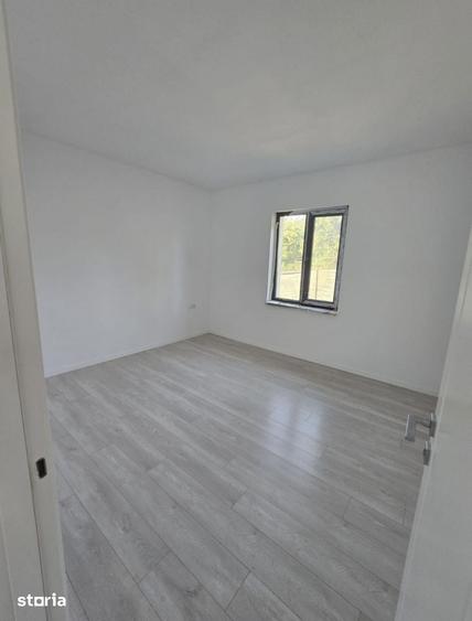 Casă cu 3 camere cu Teren 450 Mp în Tomești