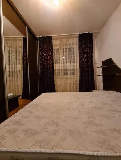 Apartament cu 3 camere semidecomandat, mobilat în Berceni
