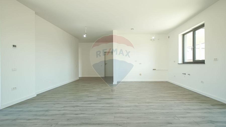 Casă cu 5 camere cu Teren 657 Mp în Hălchiu