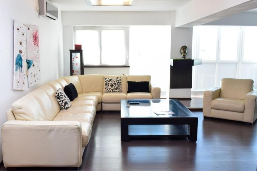 Apartament cu 2 camere semidecomandat, mobilat în Berceni