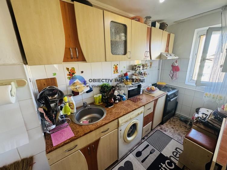 Apartament cu 3 camere decomandat în Dărmănești