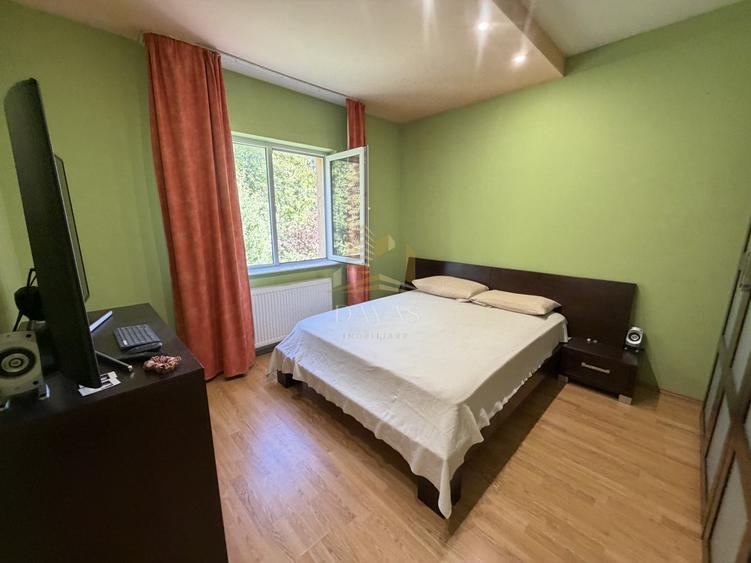 Casă individuală cu 5 camere cu Garaj în Făget