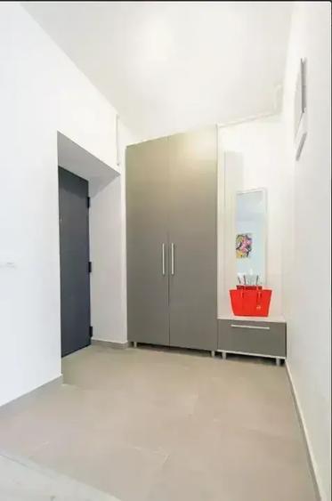 Penthouse cu 4 camere decomandat în Mihai Bravu