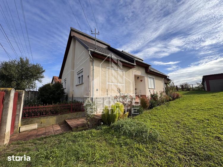 Casă cu 4 camere cu Teren 3000 Mp în Central