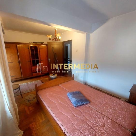 Apartament 3 camere decomandat Cetate 2 bai utilat si mobilat complet - 2