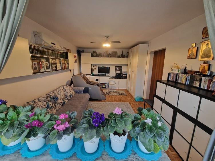 Apartament cu 4 camere semidecomandat, mobilat în Berceni