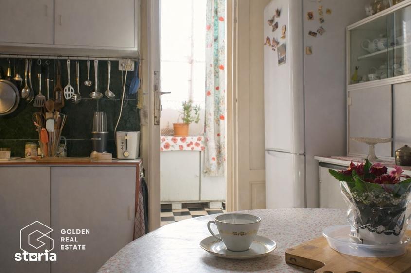 Apartament cu 3 camere semidecomandat în Pârneava