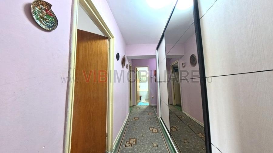 Apartament cu 4 camere decomandat în Drumul Taberei