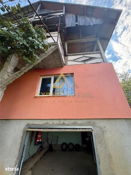 Casă cu 4 camere cu Teren 4900 Mp în Central