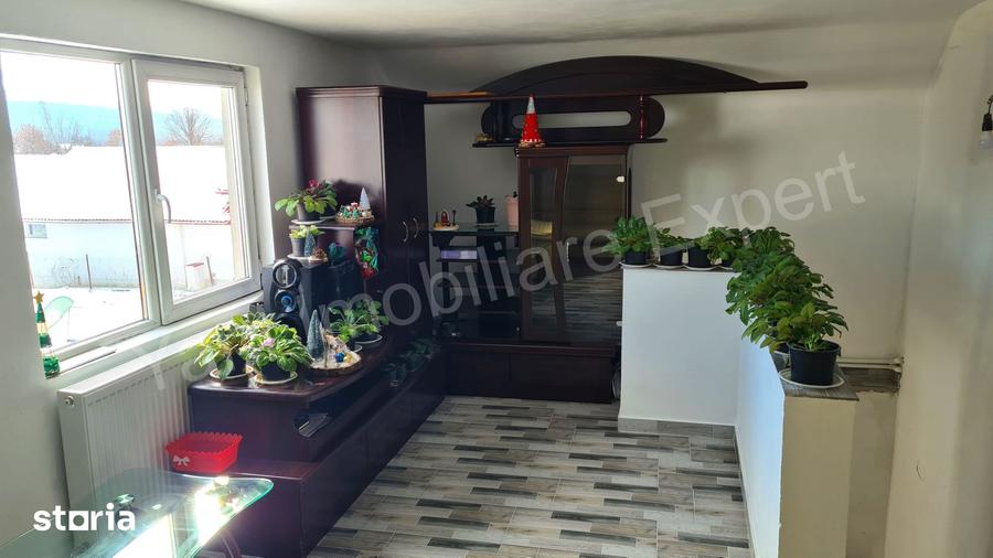 Casă cu 4 camere cu Teren 1626 Mp în Ciofrângeni
