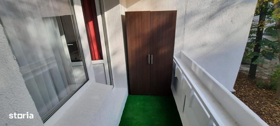 Apartament cu 3 camere decomandat în Pandurilor