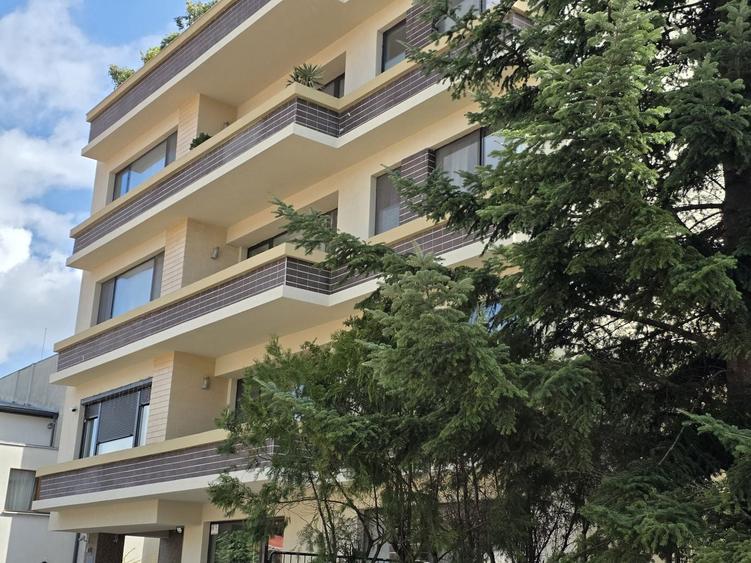Apartament cu 3 camere decomandat, mobilat în Nord