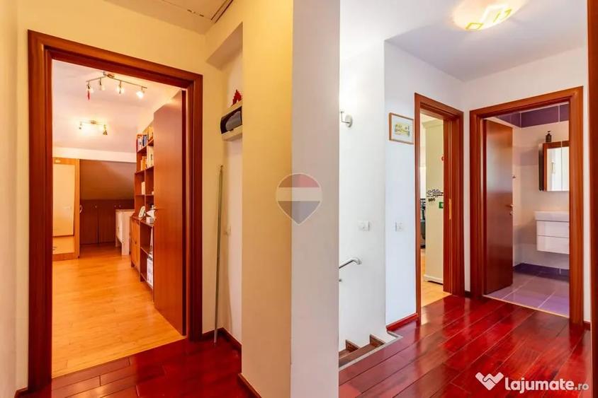Casă cu 7 camere cu Teren 850 Mp în Corbeanca