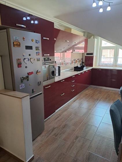 Apartament cu 3 camere decomandat în Sub Arini